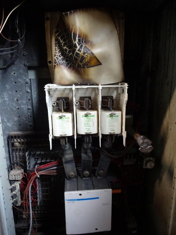 Rozłącznik bezpiecznikowy po zwarciu łukowym